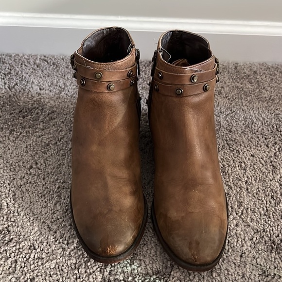 Nordstroms Halogen Leather stacked Heel Bootie’s Size 8 1/2 - Picture 2 of 12